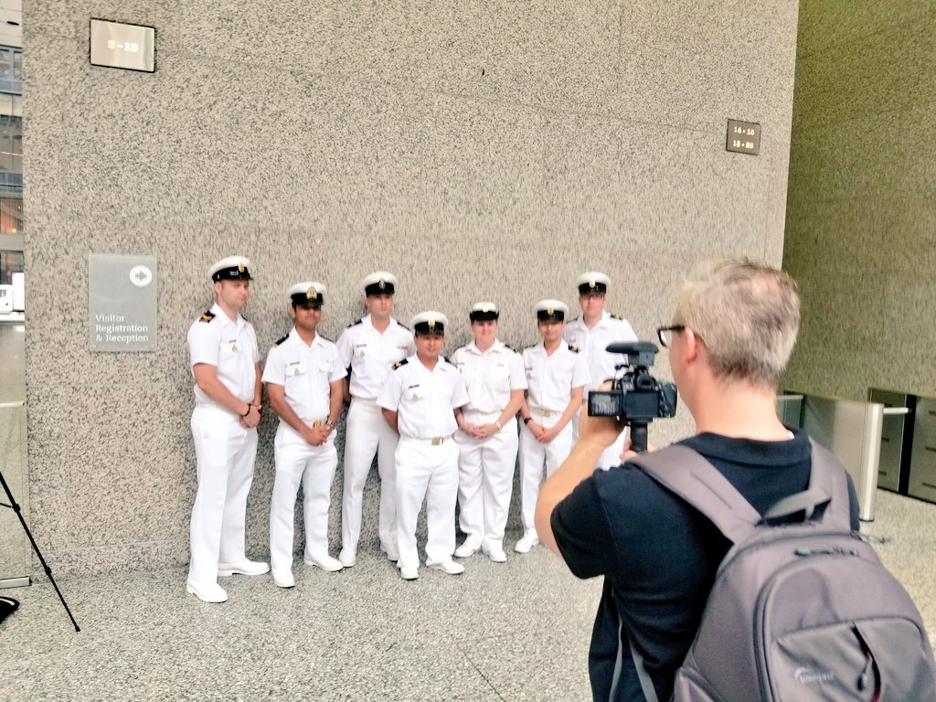 InvictusGames25's tweet photo. Les invités arrivent à l’événement de mise en vente des billets à Commerce Court @TorontoComms! Joignez-vous à nous https://t.co/xZ07mQMh9A https://t.co/VrtTVs0ukv