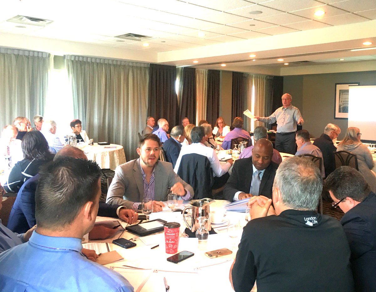 AdvocisDurham's tweet image. Check out our #advisors at #Update2017 - lots of vibrant discussion on #cashflow, #debt and #finplanning. #realdvisors are always learning!