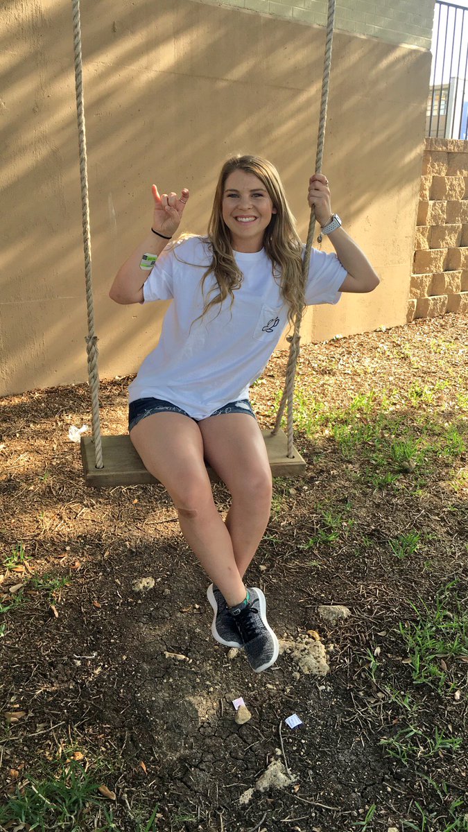 Hailey_Bug_8's tweet photo. #TXWesBound Day 1πππ https://t.co/LIkJirbcgg