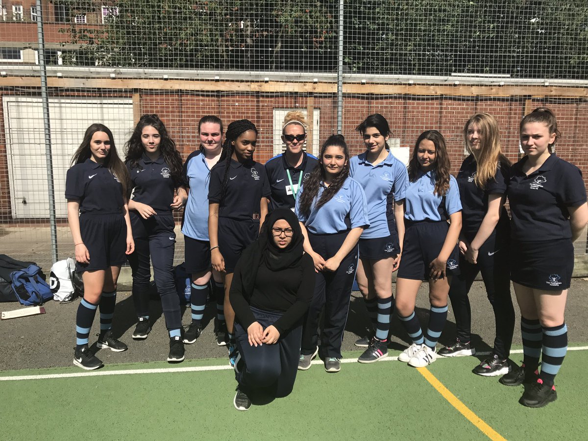 PEandSportTHA's tweet photo. Super afternoon with year 10 girls at a rounders tournament. #SunsOut #SmilesOut #TeamEffort https://t.co/xUmwlCY51f