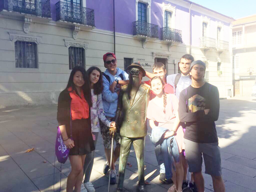 divpasmad's tweet photo. Nuestros alumnos de #1ºBachillerato se lo están pasando fenomenal en su #viajedeestudios recorriendo los rincones más bonitos de #Galicia https://t.co/eJjgBAkRYg