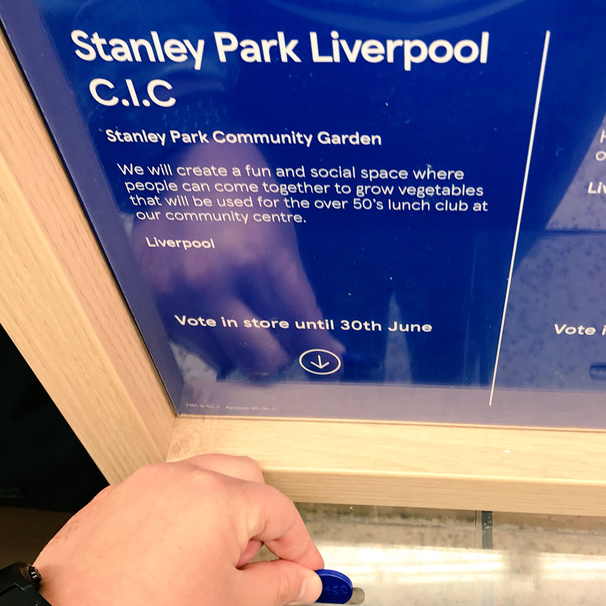 We're @TescoCountyRd today promoting our #RealLifeSocialNetworks &amp; asking people to support our #bagsofhelp project! theislagladstone.co.uk/stanley-park/s…
