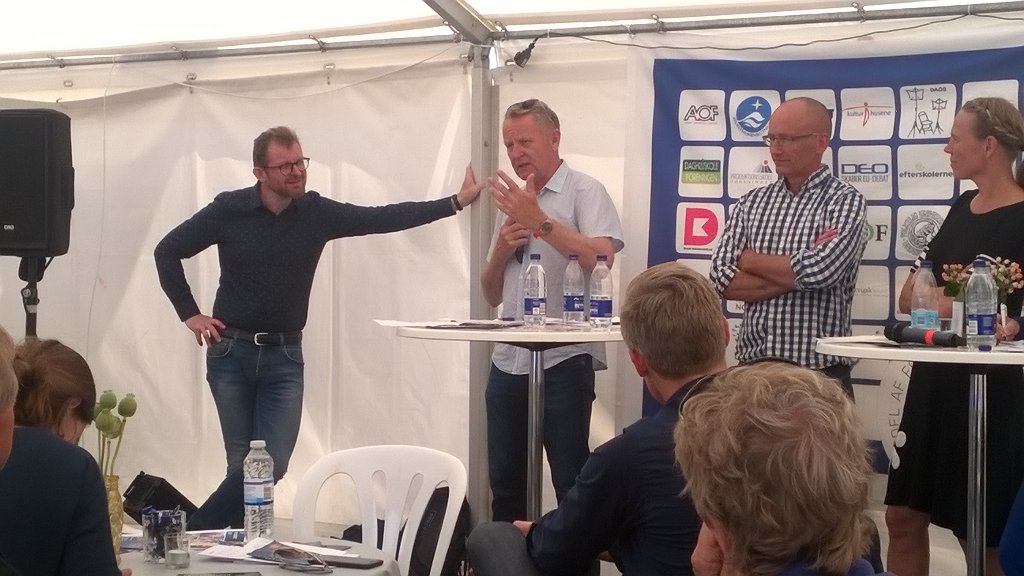 bloch_paul's tweet photo. Bjarne Bruun Jensen snakker om vigtigheden af sociale fællesskaber for sundheden https://t.co/fBhIWE93wh