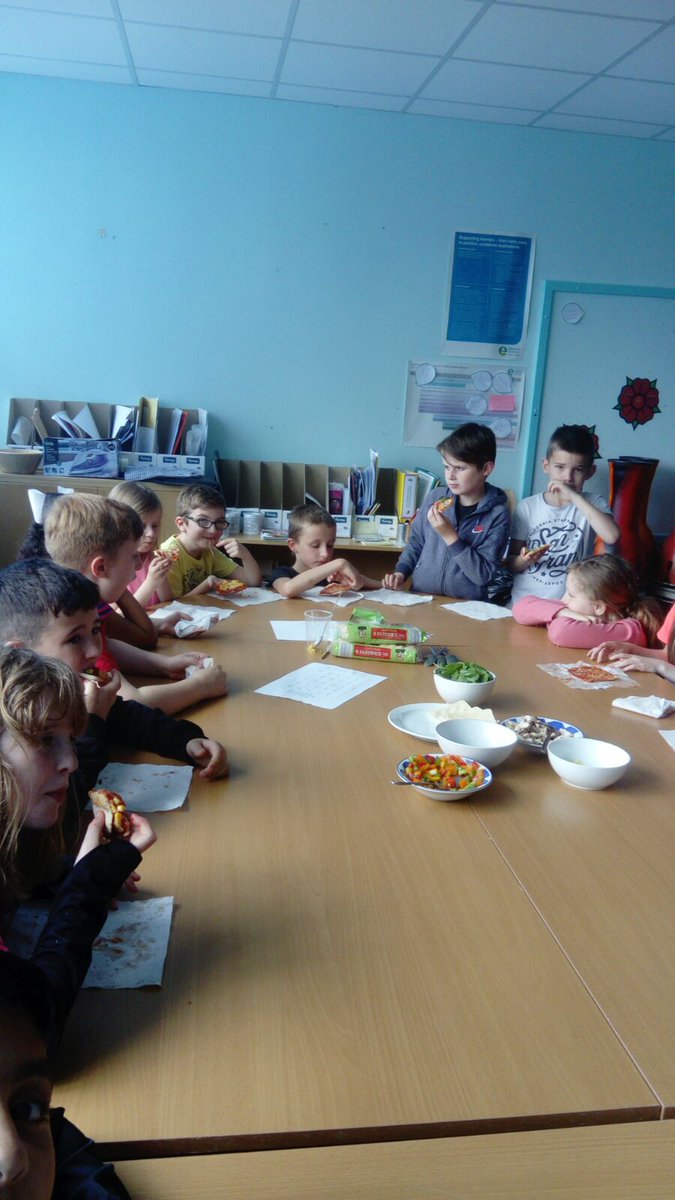 RosebankPS's tweet photo. Pizza making for health day this morning. https://t.co/SR9iQFqmBp