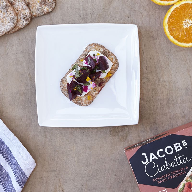 Londoners go crackers for the new #popup #CrackerRestaurant by <a href="/JacobsSnacks/">Jacob's</a> and <a href="/TheAlexJames/">Alex James fans</a>... bit.ly/CrackerPopUp