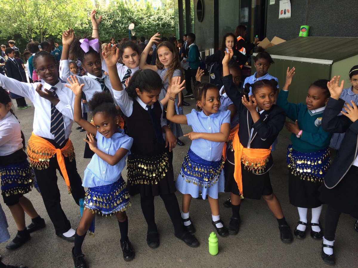 Primary_Chobham's tweet photo. Bollywood playground fun during lunch time @chobhamacademy https://t.co/HhT7r2LHza