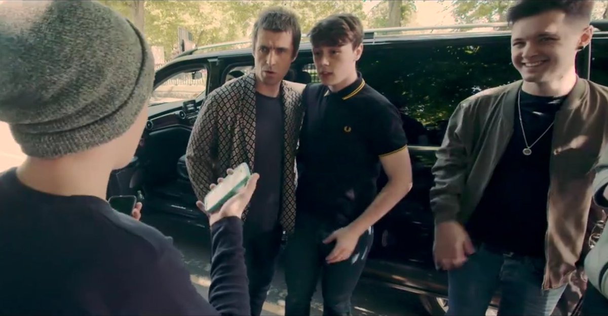 lesinrocks's tweet photo. Video: Liam Gallagher, ce héros, croise des fans qui n'ont pas de billets pour son concert, et les invite direct
https://t.co/BuSyRaQlIO https://t.co/1wXKTMF0kC