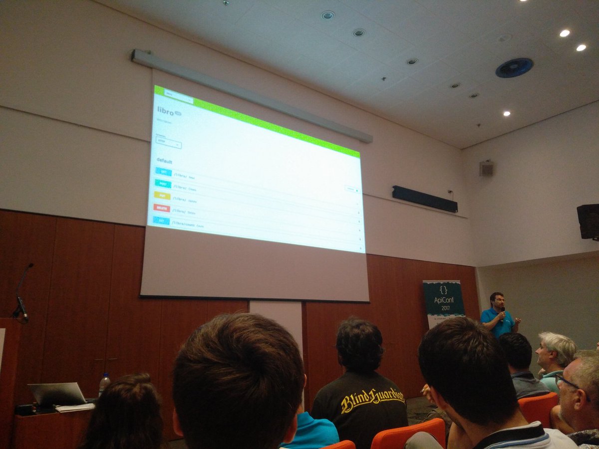 _CloudConf_'s tweet photo. @giulioroggero on stage all'#ApiConf17 per parlarci di user experience delle API! Perché anche loro devono essere belle e chiare! https://t.co/5MixmWEE2E
