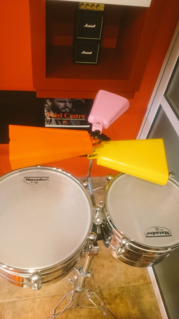 MAURYAMBROSI's tweet photo. Sonidos con colores!!!  Listos para #Caligaris20Años #ElShowMasFelizDelMundo @LOSCALIGARIS 18/08 #Córdoba, 02/09 #BsAs,  07/10 #CDMX y más 😎 https://t.co/hzgJoAzpNX
