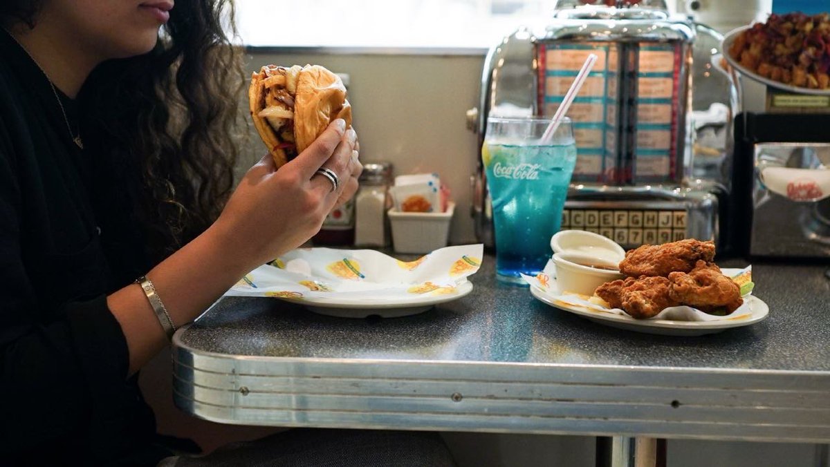 من قال جوني عالفطور؟