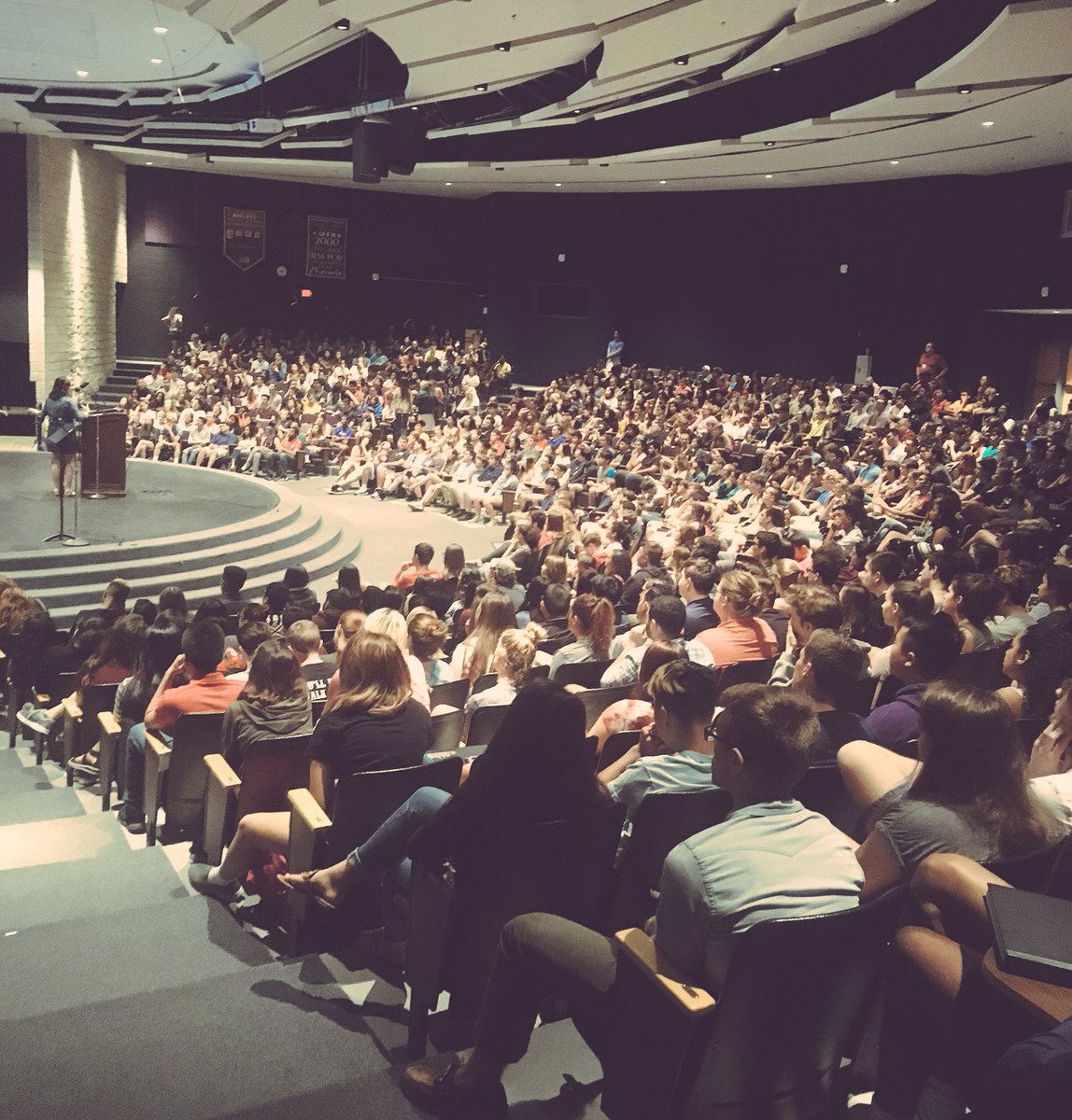 LBHSCounseling's tweet photo. LB Class of 2017 Graduation Rehearsal #1 #Class0f2017 π https://t.co/01W6iNrzeD