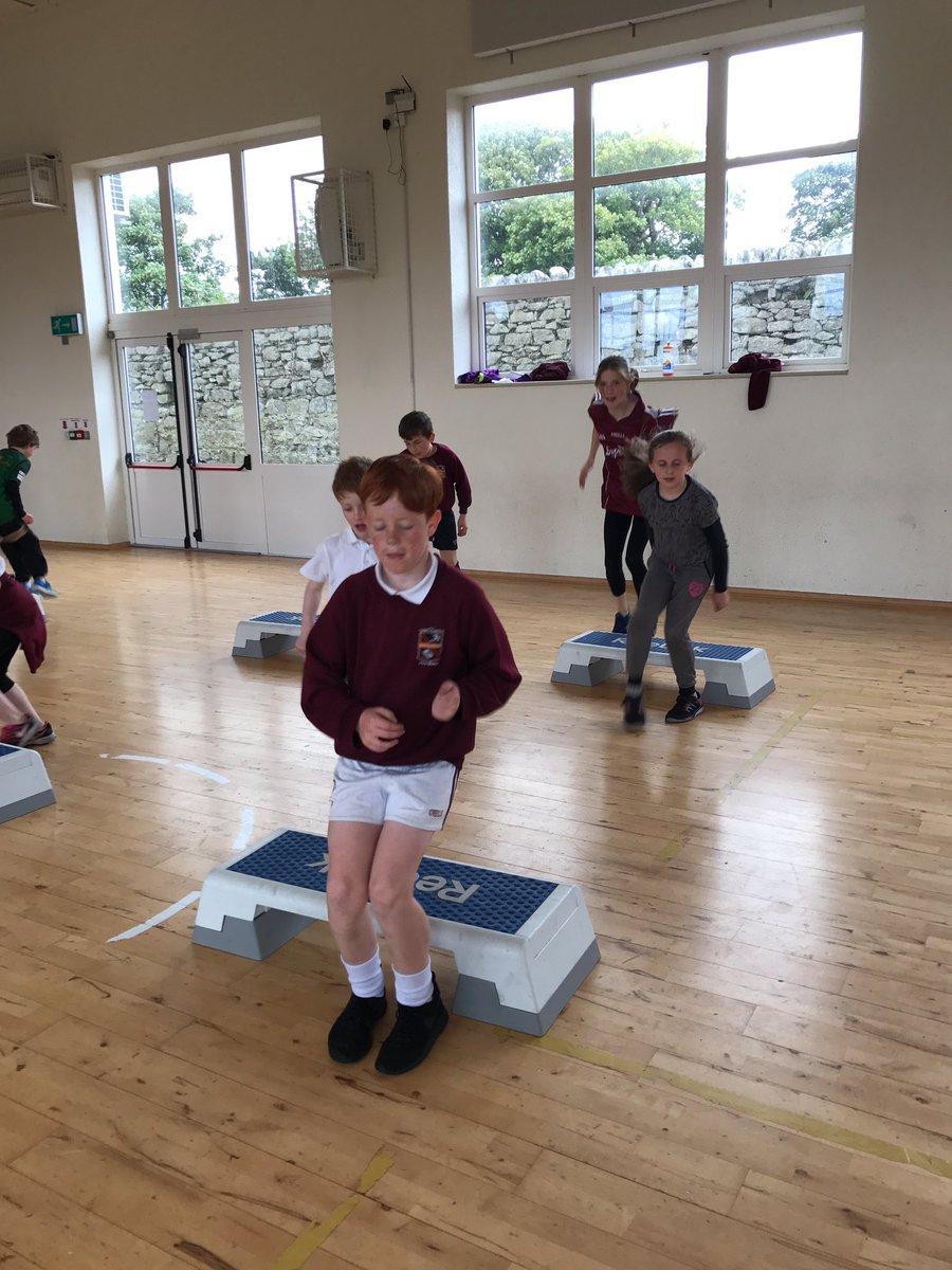msokeeffesclass's tweet photo. Well done @MsLahartsClass @GEAROIDNOLAN1 and @Dominic_gall for a fantastic layout for @kinvarans #sportsday #seamless #easytowork https://t.co/kviWhAay0x