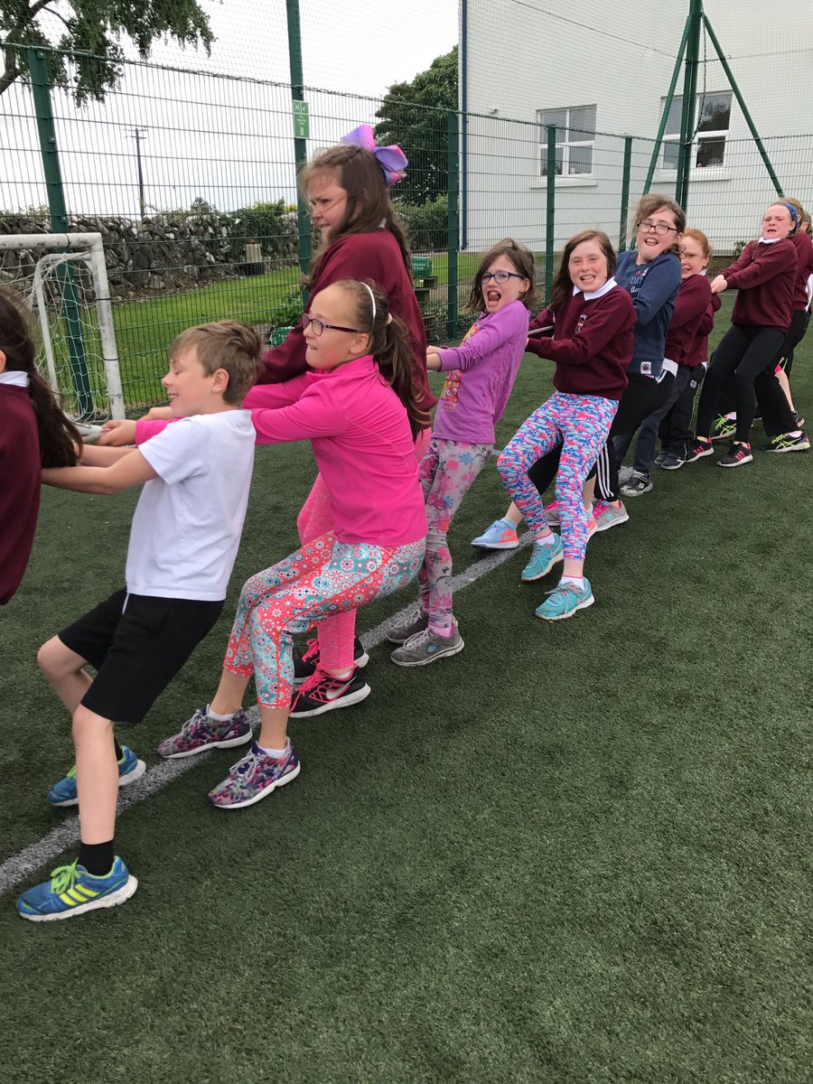 msokeeffesclass's tweet photo. Well done @MsLahartsClass @GEAROIDNOLAN1 and @Dominic_gall for a fantastic layout for @kinvarans #sportsday #seamless #easytowork https://t.co/kviWhAay0x