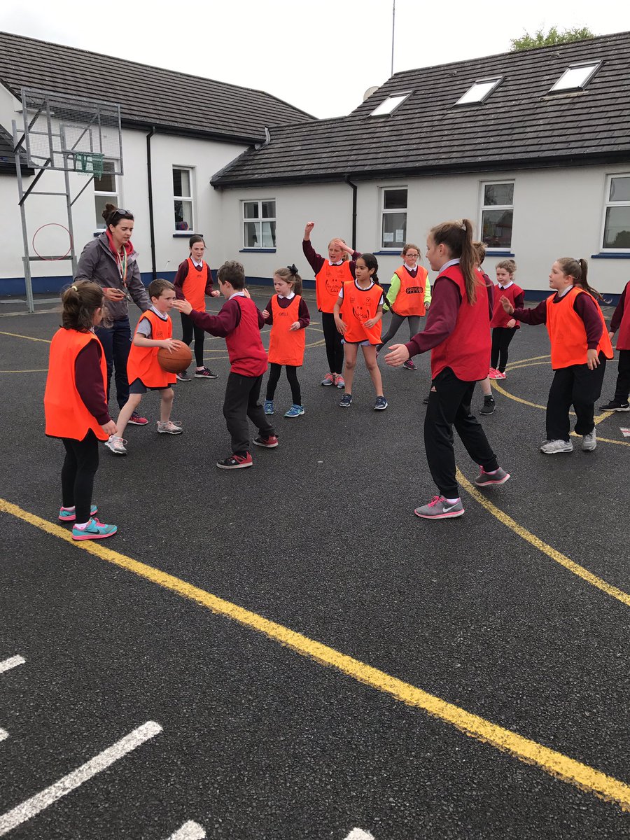 msokeeffesclass's tweet photo. Well done @MsLahartsClass @GEAROIDNOLAN1 and @Dominic_gall for a fantastic layout for @kinvarans #sportsday #seamless #easytowork https://t.co/kviWhAay0x