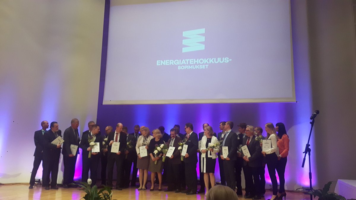 harri_heinaro's tweet photo. Vastuullisuus, yhteistyö, pitkäjänteinen työ, eteenpäin katsominen. Hienoja tuloksia eri aloilta #ets20v #Energiatehokkuus https://t.co/GnYRPqtvob