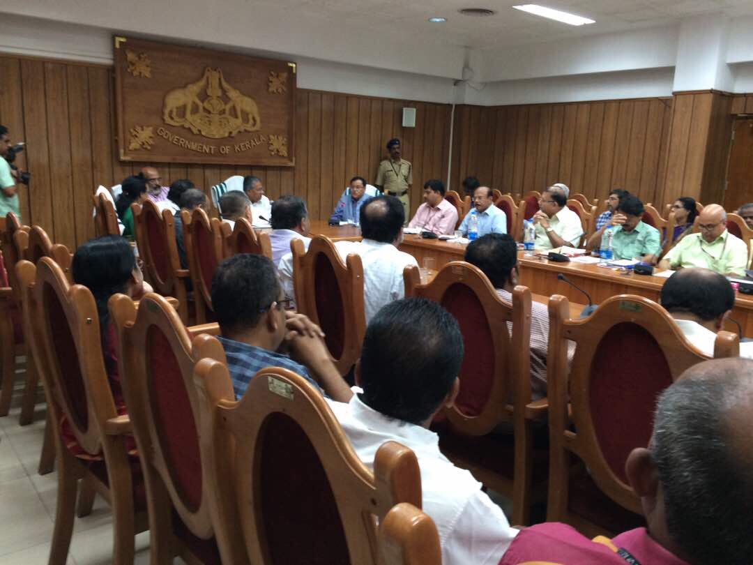NITIAayog's tweet photo. NITI Aayog begins direct interactions w/ States on 3 year Action Agenda. First meeting with Kerala CM & senior officials #OneIndiaOneVision https://t.co/zV7S23EzzB