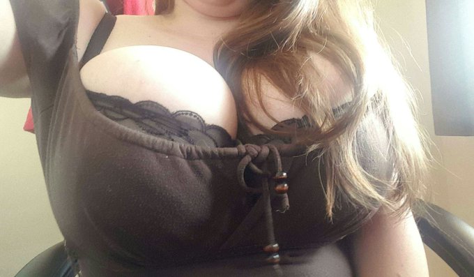 Get my snapchat or video bundles with amazon giftcards right now! Or if u just wanna spoil me 😊😊❤ Dm<a href="/tag/retweeet"class="tags"><span>#retweeet</span></a>