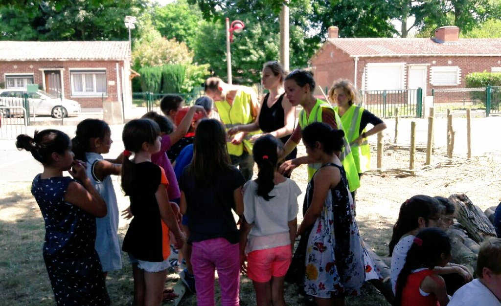 maisonsetcites's tweet photo. #LT Partenariat @maisonsetcites @ENSAPLille @myricau @villelibercourt, les écoliers invités à redécouvrir les richesses du bois d'Epinoy https://t.co/ky9JeeSnK4