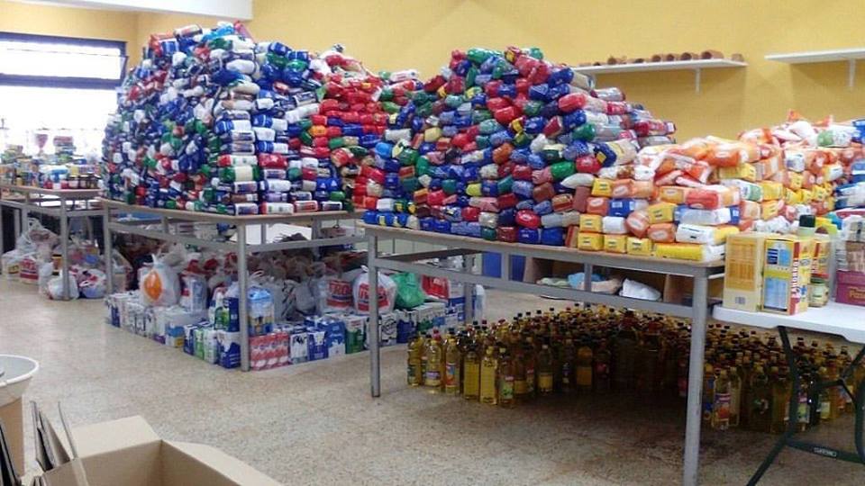 surfingthelerez's tweet photo. Toda esta comida recadamos o ano pasado! Non o esquezades, este ano a nosa intención é chegar ós 6.000 LITROS DE LEITE. Axudádenos! https://t.co/Wm41NmuS7p