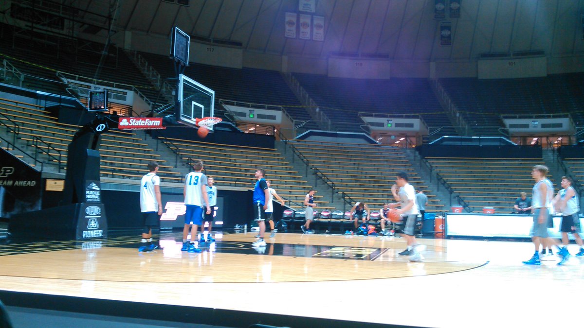 Franklin Community boys basketball hanging out in Mackey today. First up at 9am, Lafayette Harrison. <a href="/myfcs/">Franklin Schools</a>