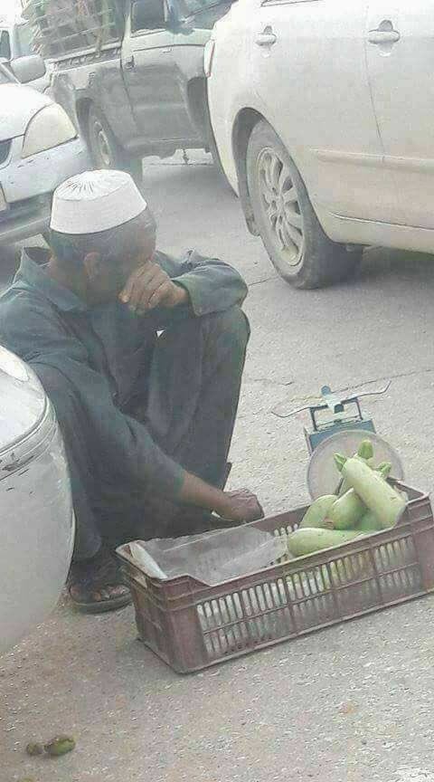 الذي قال عبارة : " أن الفقر ليس عيباً "  كان يريد أن يكمل ويقول : " بل جريمة "
و لكن الأغنياء قاطعوه بالتصفيق الحار