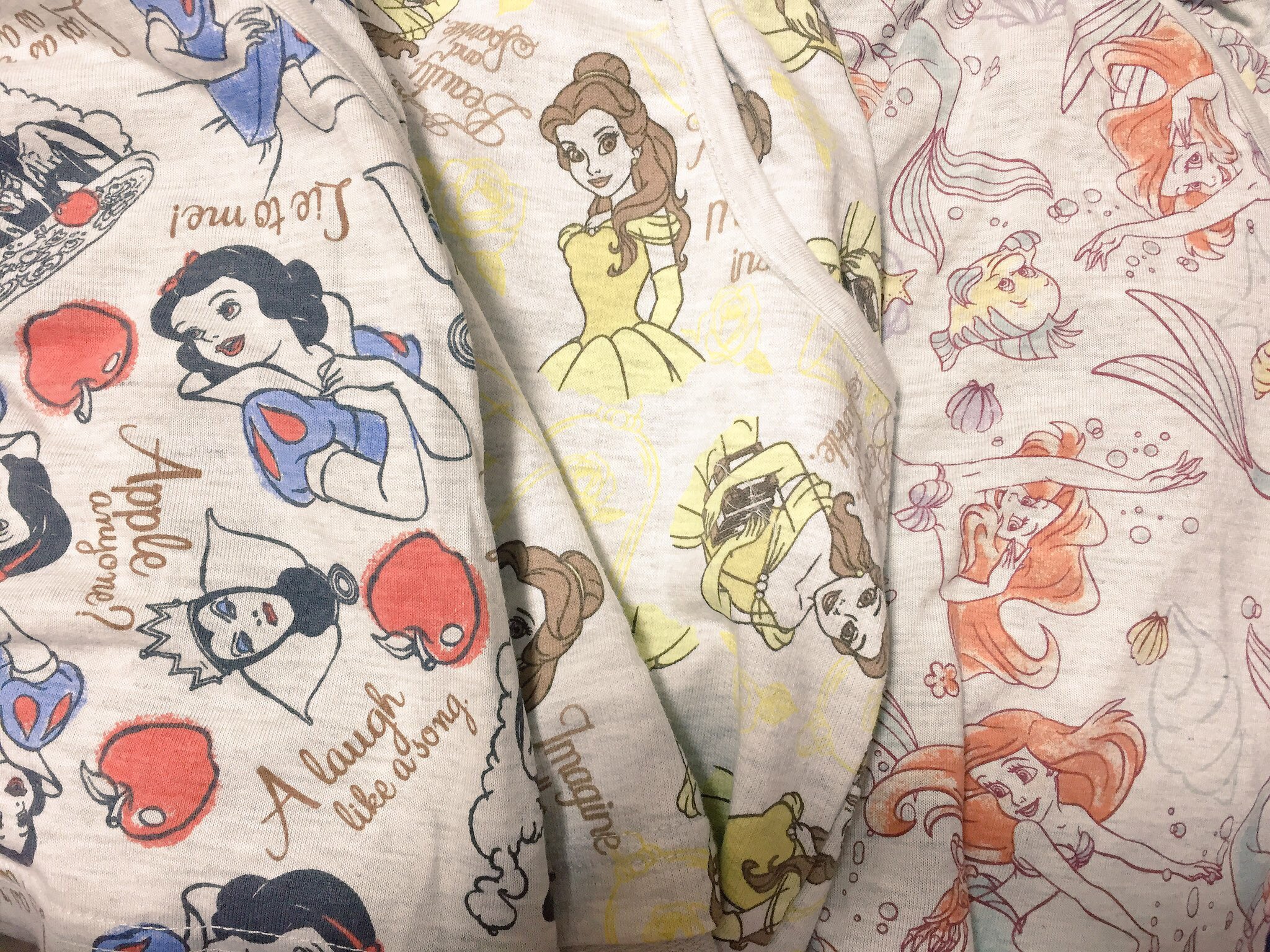 M しまむらで部屋着の 白雪姫 美女と野獣 リトルマーメイド のショートパンツ購入 去年同じ形の柄違いがすごく良かったから今年も販売してくれて嬉しい 白雪姫 ベル アリエルすごく可愛い T Co 7ouw6u5vz4 Twitter