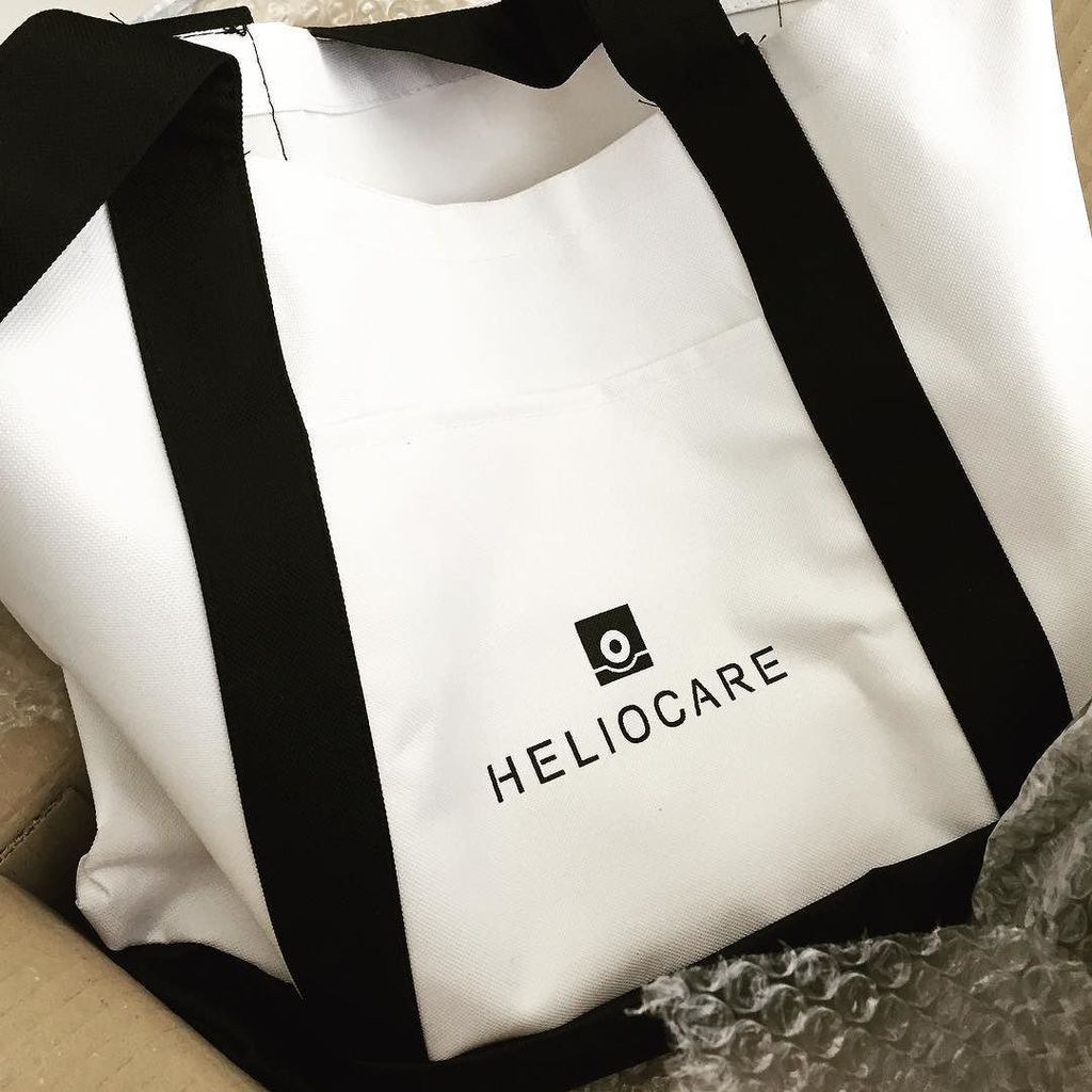 TheBrunetteMix's tweet photo. Sorprese che rallegrano la giornata. Cosa conterrà questa borsa mare? @difacooper
#heliocare #difacooper #blogger… https://t.co/29Ao3lCY8E https://t.co/kqR0HXkdiZ