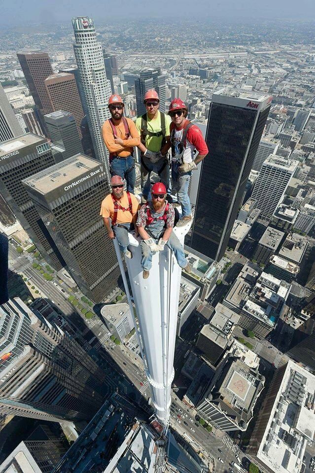 ElenaCardenasR's tweet photo. Héroes o trabajadores. https://t.co/89qtIg5wsm