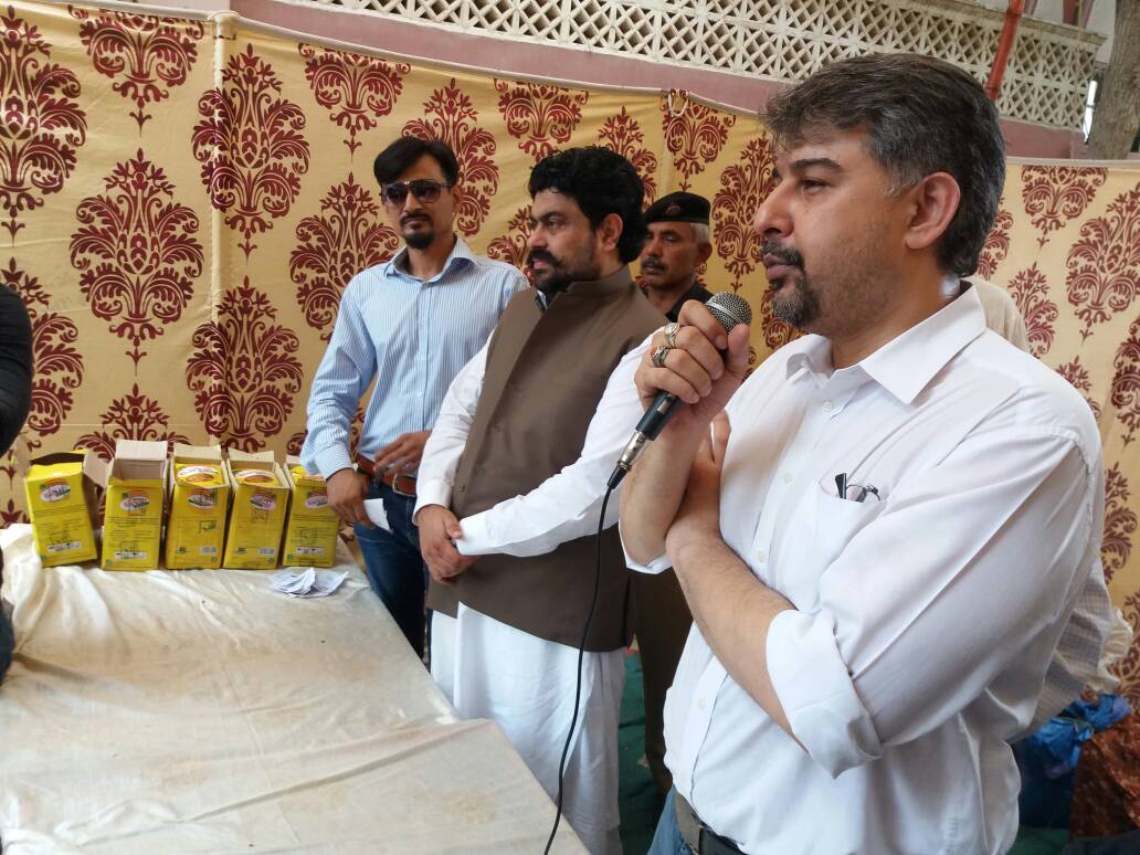 KamranTessoriPk's tweet photo. محمود آباد میں مفت راشن کی تقسیم ہمراہ خواجہ سہیل منصور اور علی راضا عابدی۔

@abidifactor @MQMPKOfficial  #Ramadan https://t.co/0tnyBlyjVQ