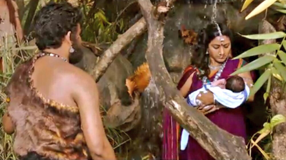 Amarendra n Mahendra raised by a woman who is not their biological mother  #baahubaliparallels