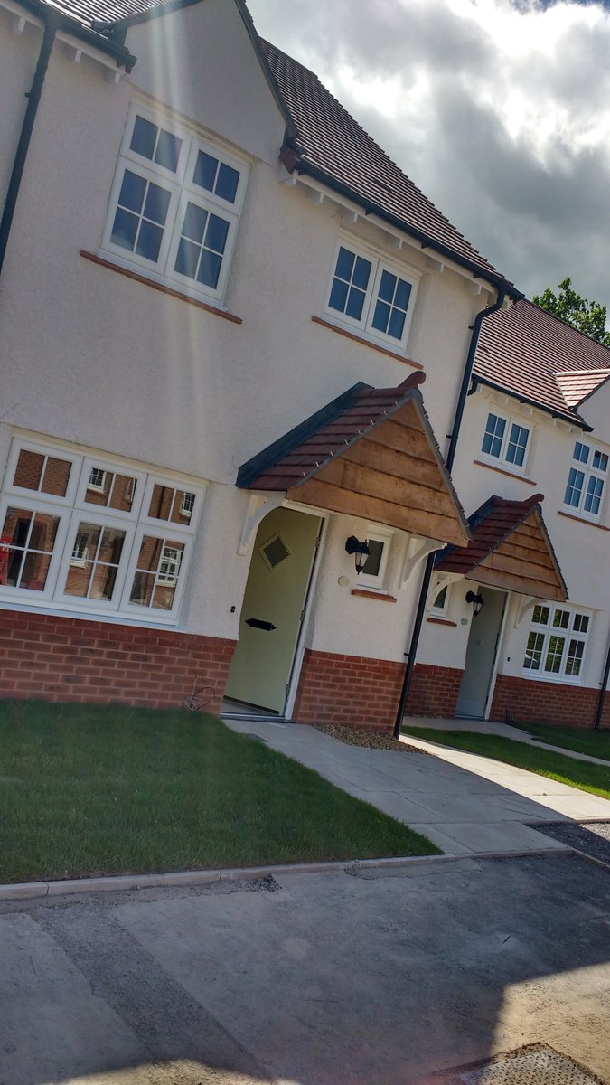 Anna_Jame5's tweet photo. Ending the week on a high with our first handovers for @PlusDane in Hartford, Cheshire #affordablehomes #CheshireWest&amp;Chester https://t.co/iWs5qaeEYv