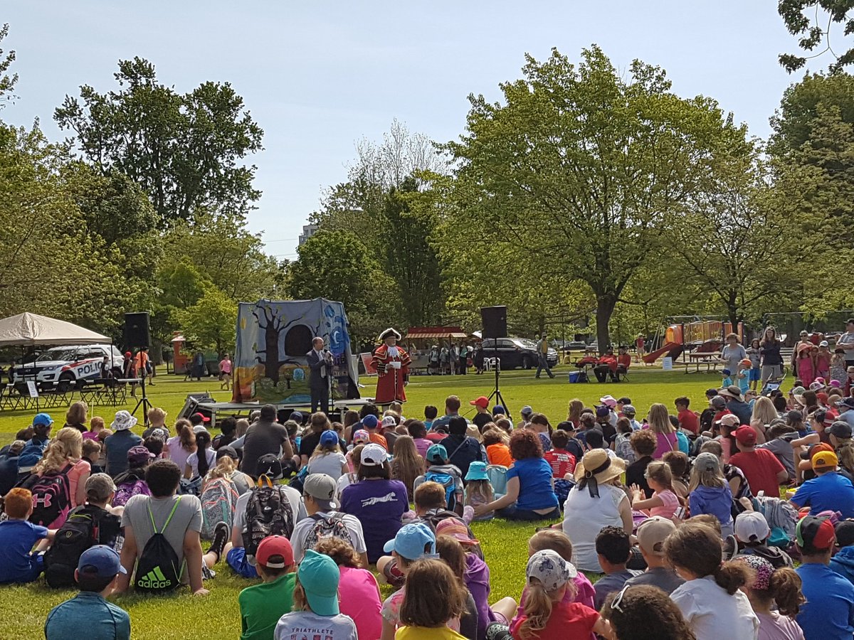 MayorPaterson's tweet photo. Great to see so many students out to learn about and celebrate Kingston as Canada's first capital! #firstcapitalday https://t.co/NF929aqUAM