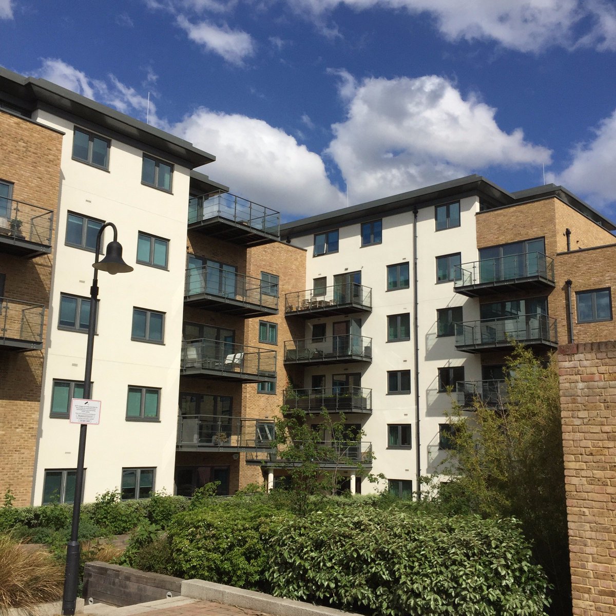 crsrendering's tweet image. Revisit this week and 5 years later @StoLtd lotusan #render system is still looking fresh #rendering #southeast #Construction