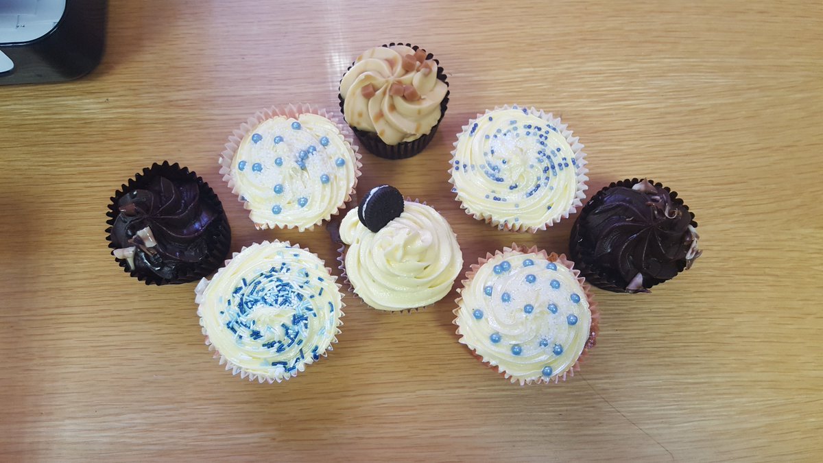 #CupcakeDay supporting <a href="/alzheimerssoc/">Alzheimer's Society</a> Thank you too the Village Inn, they were yummy 😋