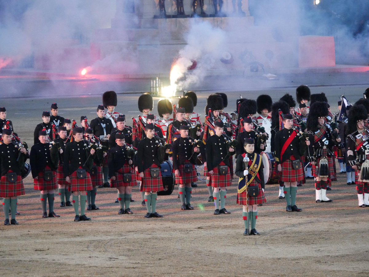 Householddiv's tweet photo. #BeatingRetreat17 last night. Tickets still for tonight. HRH Prince Harry will be taking the salute tonight. Photos are Crown Copyright 2017 https://t.co/rOLATrKn57