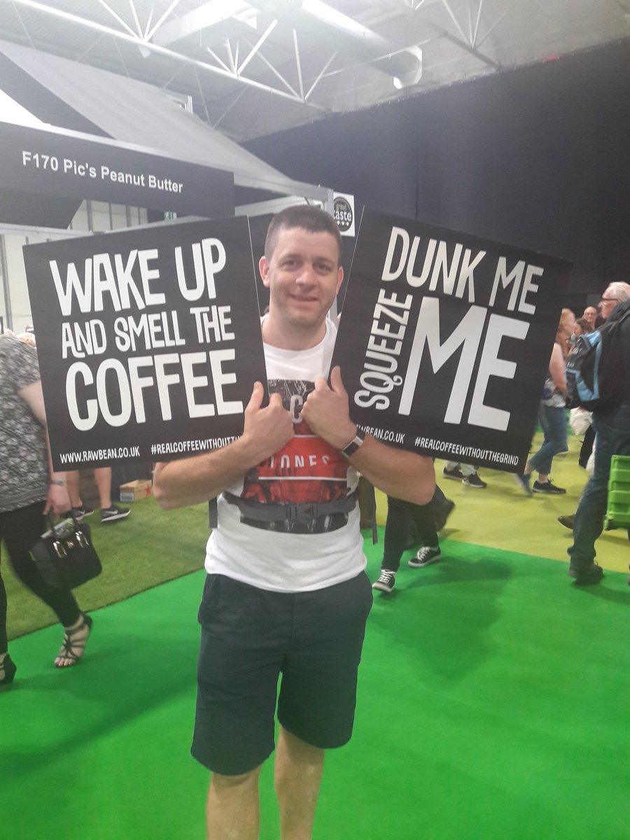 Amandaloves2run's tweet photo. @tim_knee and @dhawky #lovingthecoffee @rawbeancoffee #GoodFoodShow https://t.co/ImTpIxGTaZ