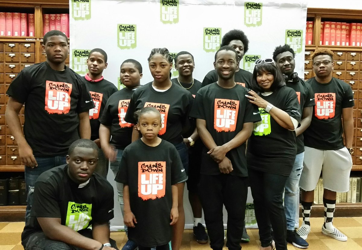 GUNSdownLIFEup's tweet photo. Shout out to the next generation of New Yorkers for their help in #Gettingtotheroot of gun violence. We couldn't do it without you! https://t.co/KbvVLEdx6f