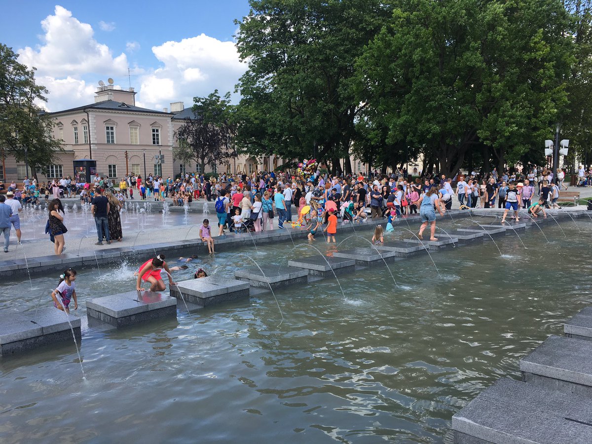 VisitLublin's tweet photo. Hot day in #Lublin #Lublin700 #iLoveLBN @Miasto_Lublin https://t.co/7j1WQK43Wf