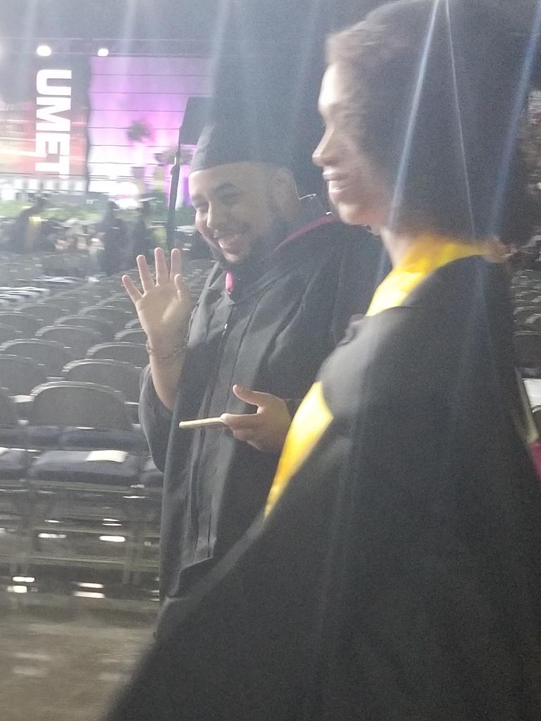 Luz1Negra's tweet photo. #GradUMET2017 My baby graduándose hoy 😍😘 @heysoyforchu https://t.co/8pqpBLlLBK