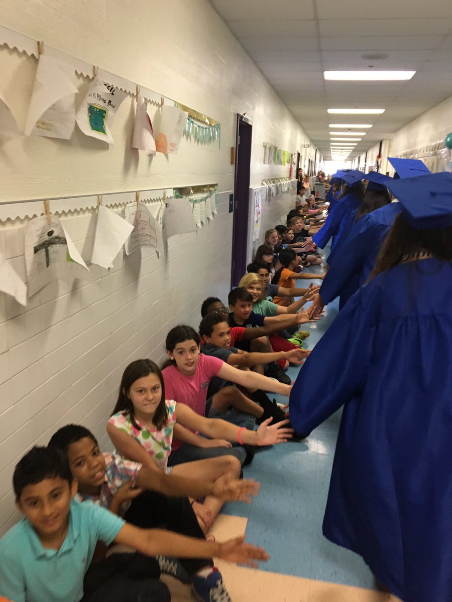 ffxhsprincipal's tweet photo. @2017Fairfax thanks @DanielsRunES students &amp; staff for your loud &amp; supportive cheers for their graduation today! @FairfaxHighRebs #fhsproud https://t.co/QR43Y4uKqQ