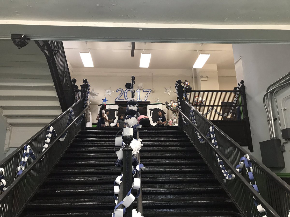 HedgesCPS's tweet image. Our end of the year kindergarten ceremony is about to commence!...#HedgesPride