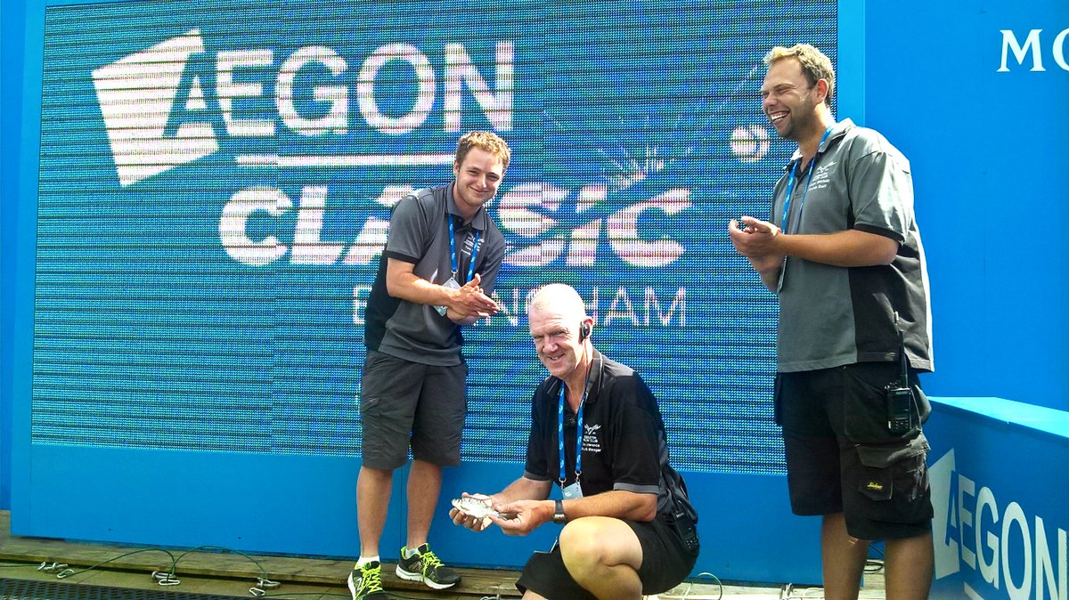 EPCGroundsteam's tweet photo. Play suspended due to 'catch of the day'!? Practice paused while a birds dropped lunch was recovered from court ahead of the #AegonClassic! https://t.co/nXeRp2AkKJ