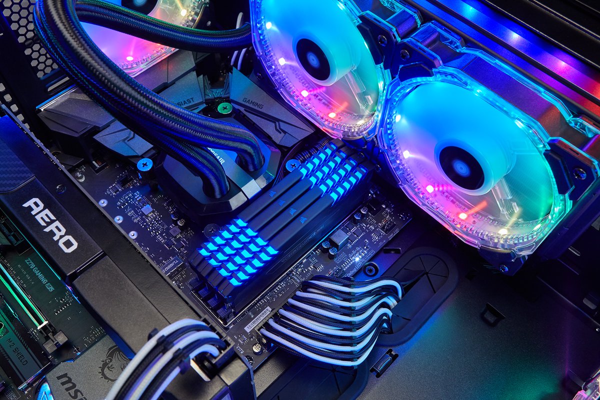 CorsairSpain's tweet photo. Memorias RGB + Ventiladores RGB = La pareja perfecta 😍 #BuildItBeautiful https://t.co/DcB48eq6h3