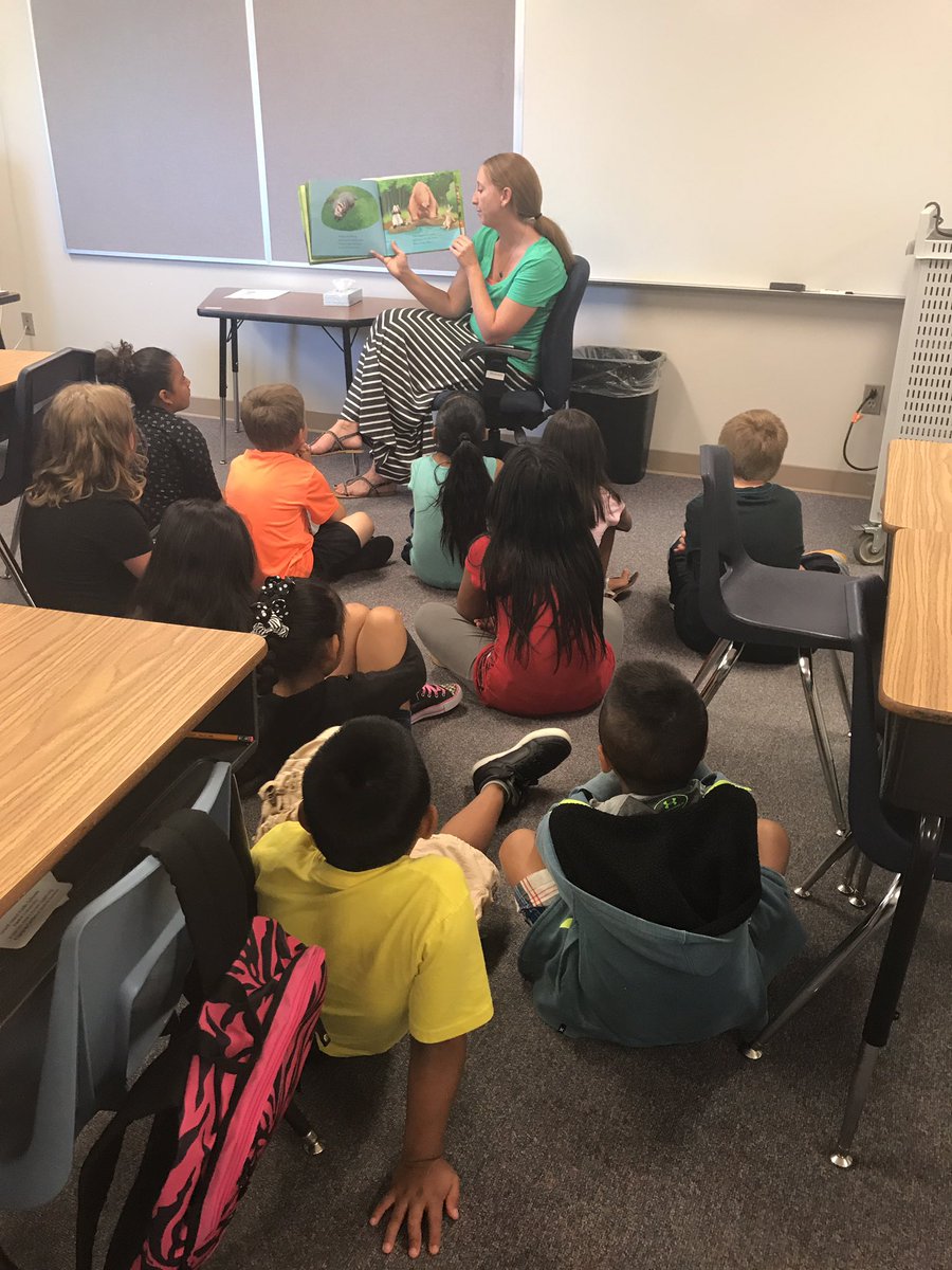 MamaTami1's tweet photo. Second grader's listening to a story read by Mrs Caldwell #GIPSsummerschool17 #GIPSSummerSchool https://t.co/Pc9wVZBFQt