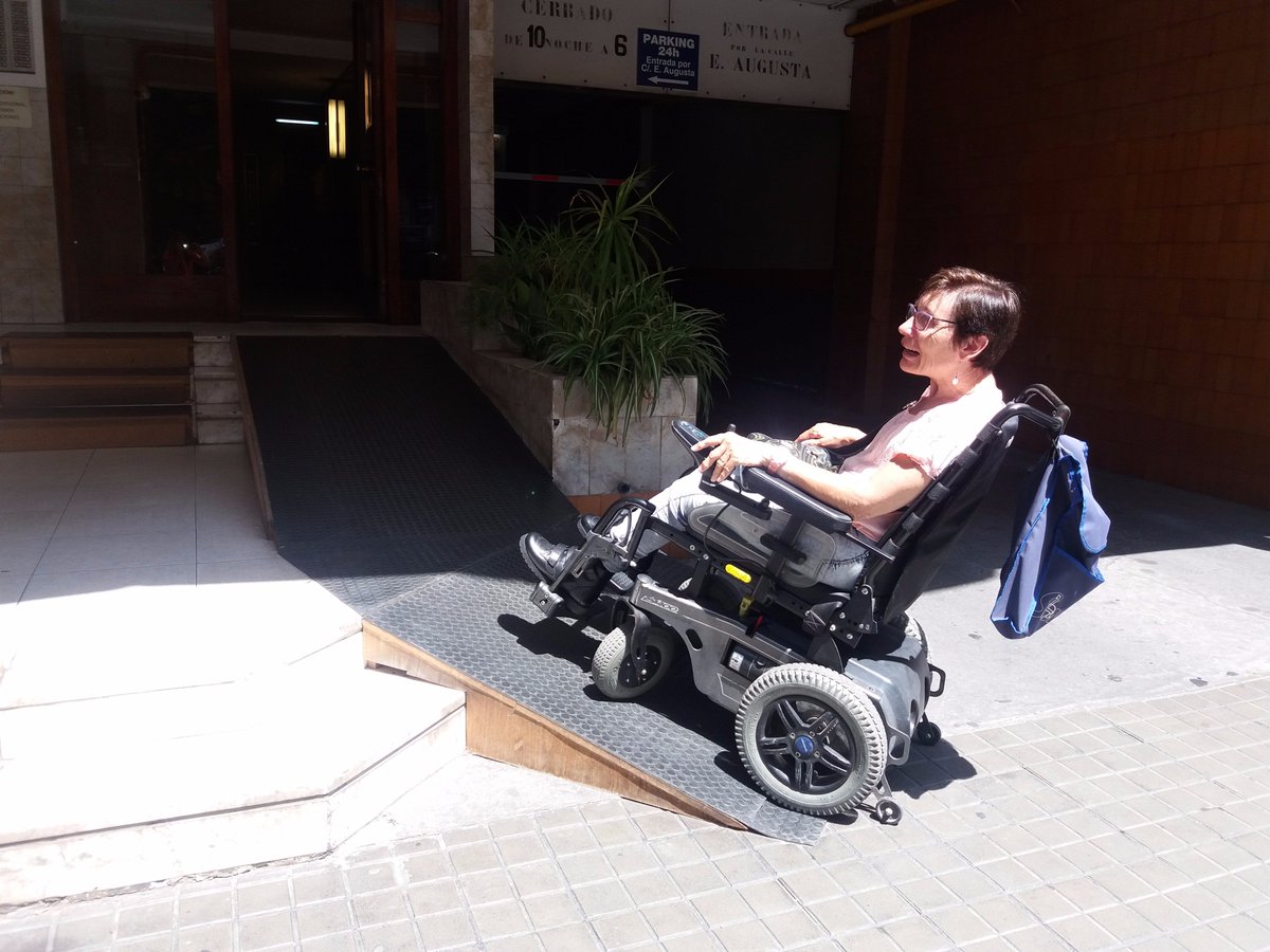 AEsclat's tweet photo. Aquest matí hem participat en el #MapathonLesCorts, aquí el resultat final ➡️https://t.co/df7pHAIygd #accessibilitat #ConstruintInclusio https://t.co/iyjGdp4FYK