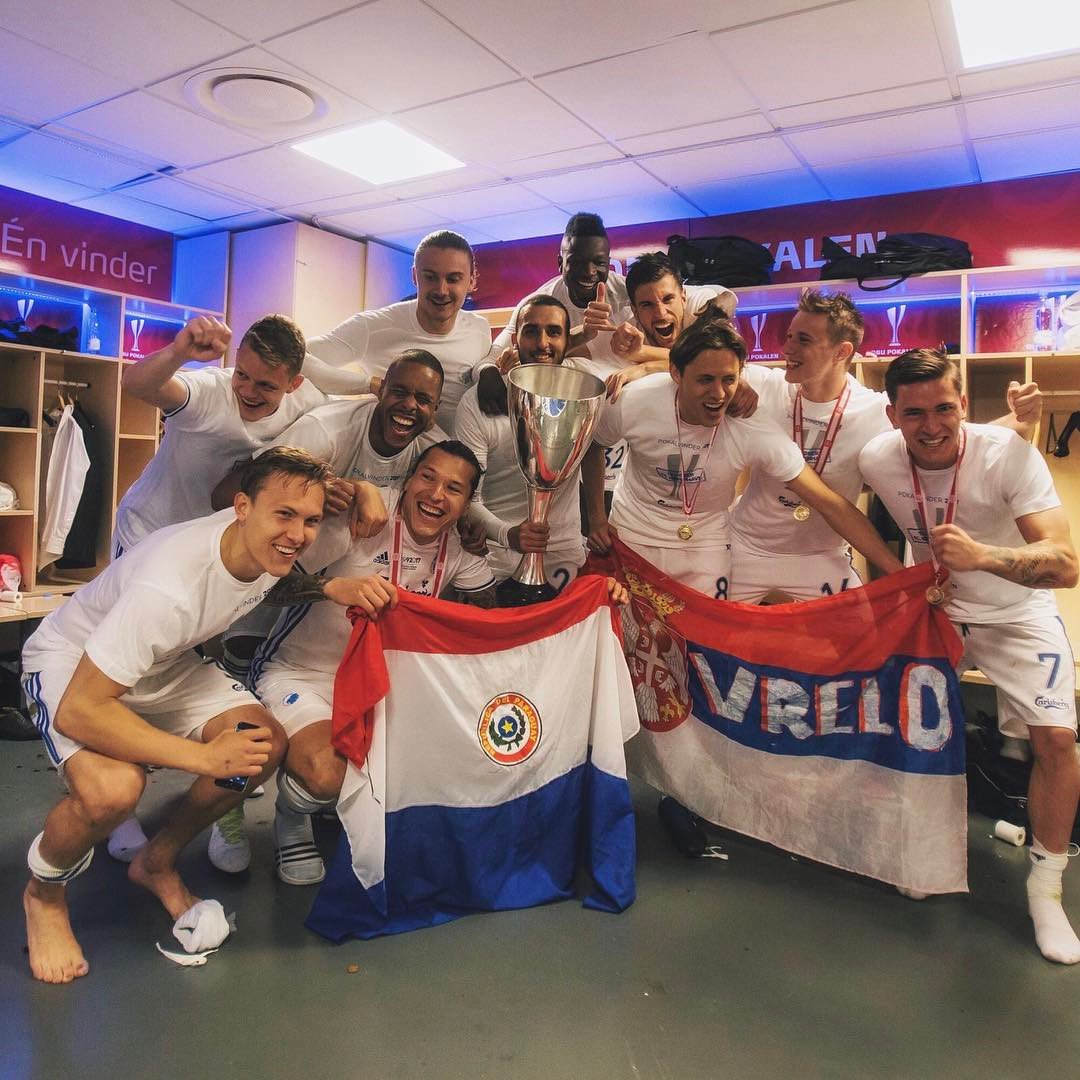 FSantander9's tweet image. ⚪🔵🏆 #tbt #Campeones #Champions #fcklive