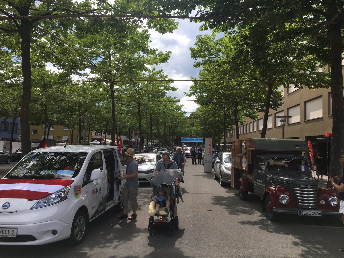 TeamTeslaS's tweet image. So much awesome places along the #SwissGrandTour! What a beautiful drive along the lake from Thun to Interlaken. #Wave2017 #TeslaSharing