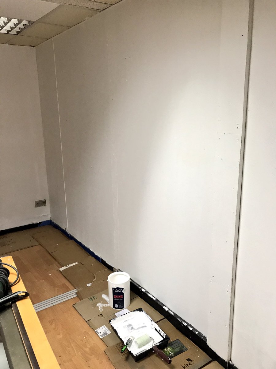 chorlfireworks's tweet photo. Painting has started 🎨👨🎨 #Chorlton #refurb2017 #fireworks #Manchester No1 #Firework #shop https://t.co/iE0AMFQv4U