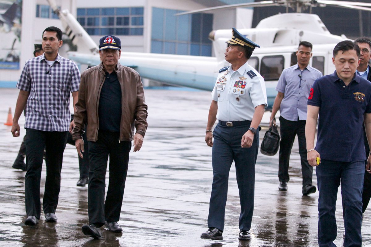 PTVph's tweet photo. IN PHOTOS: PRRD is welcomed by PH Air Forces officials during his visit at Villamor Air Base in Pasay City on June 15, 2017. (Pres'l Photo) https://t.co/5Cmu0T07hk
