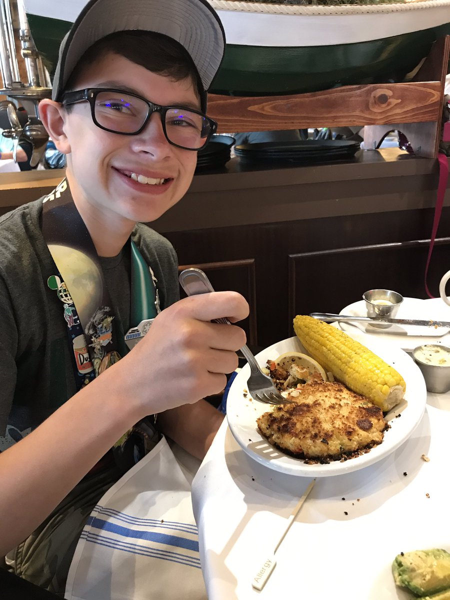 whats4GFdinner's tweet photo. Yesterday's amazing #GFdinner @BoathouseFL! Their chef was Amazing -I never thought I'd see, let alone eat another #GFcrabcake! #GfFL #GFyum https://t.co/Uq6dJHBvRc
